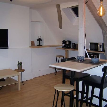 Rennes: Studio 4 Couchages, Proche Commerces, Bus. Exterior foto